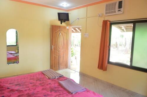 Gulmohar Family Guest House, Shrivardhan 2